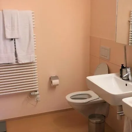 Komfortable 2-Zimmer Ferienwohnung in Rorschacherberg mit schöner Aussicht, inklusiv Tiefgaragenplatz Apartment Rorschacherberg