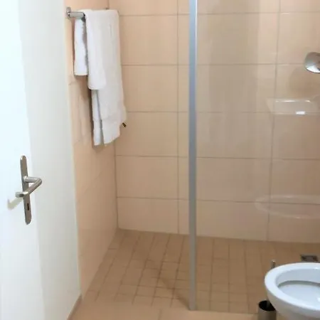 Komfortable 2-Zimmer Ferienwohnung in Rorschacherberg mit schöner Aussicht, inklusiv Tiefgaragenplatz