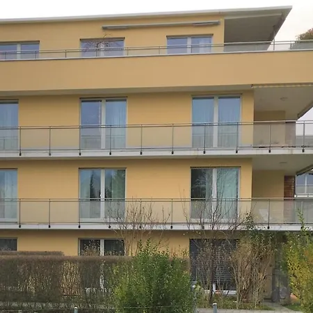 Komfortable 2-Zimmer Ferienwohnung in Rorschacherberg mit schöner Aussicht, inklusiv Tiefgaragenplatz Apartment *